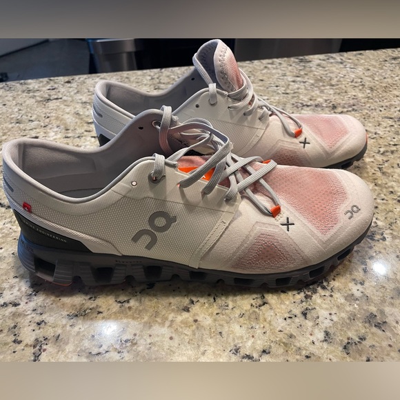 On Cloud X 3 - Picture 1 of 5